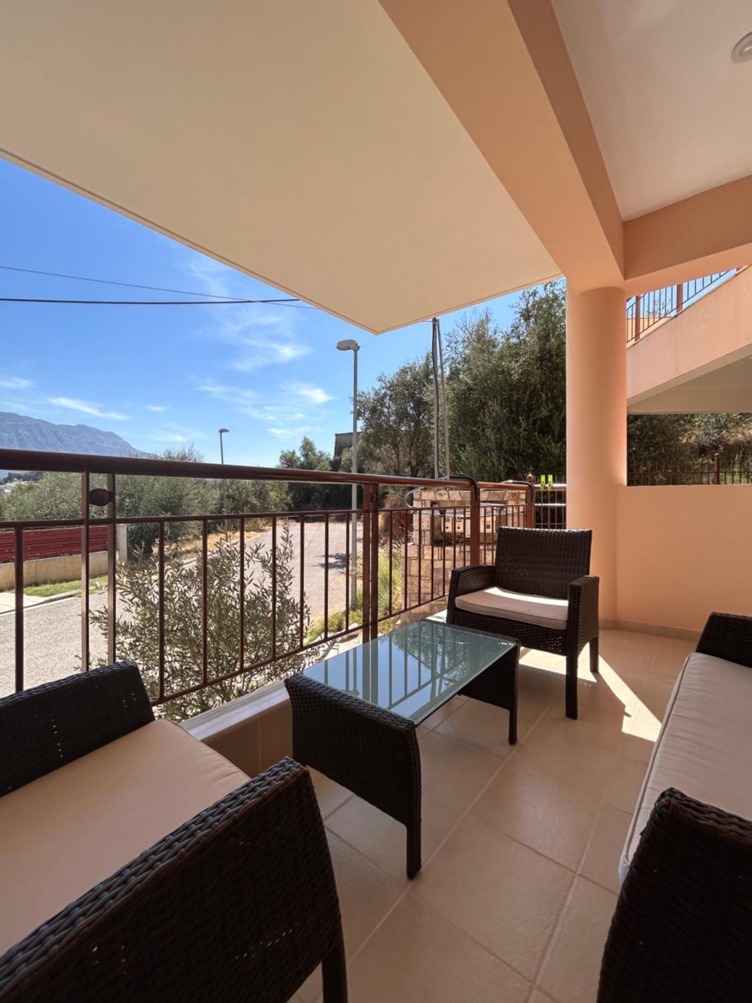 Feel At - - Near The Center * Kalamata
