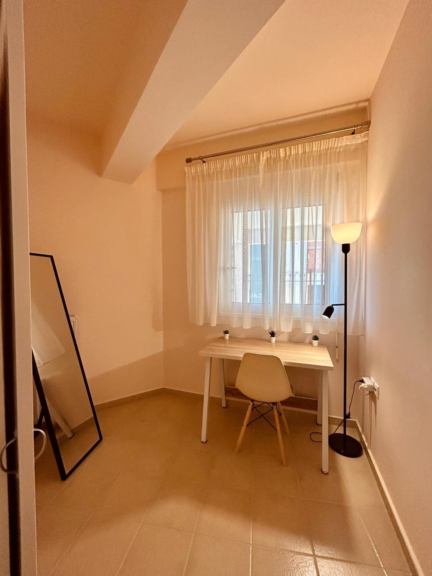 Feel At - - Near The Center Apartment